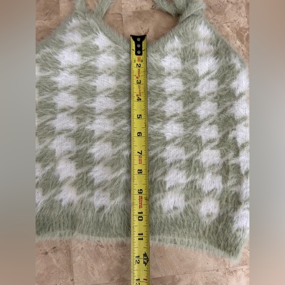 Nikka‎ K Fuzzy Crop Top - Picture 3 of 5